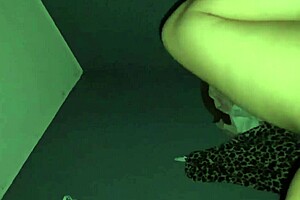 Lee squirting all over dildo