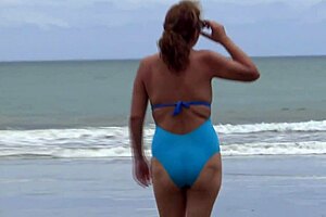 Olen täysin kiihottunut rannalla ja lopuksi naimaan vierasta kovasti