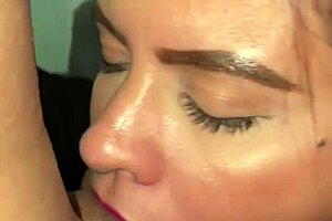 Ela Engole Tudo Gostoso With Big Tits And Latina Charm