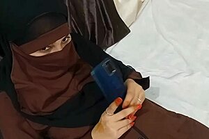 हाॅट ठरकी मुस्लिम दिदि ने अपने सौतेले भाई से बेडवर हिजाब उठाकर चुदाई करवाली