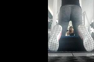 Flaca Rica Empinada En Gimnasio