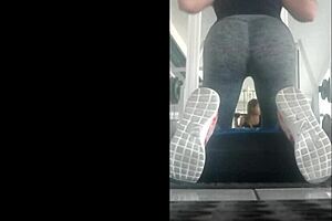 Flaca Rica Empinada En Gimnasio