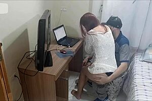 novinha sozinha recebe manutencista tarado