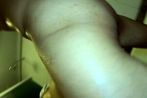 come see this mature brazilian woman getting her ass fucked in hydro massage.