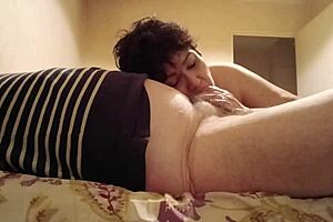 Marie Esclave Gets Handjob from Quartus