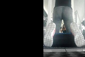 Flaca Rica Empinada En Gimnasio