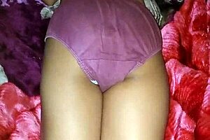 Indian Mommy Licks Pussy Outdoors!