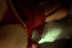 Corno vai trabalhar e casada aproveita pra transar com comedor