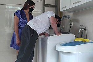 curvy milf dona de casa seduces the technician with her shaved wet pussy