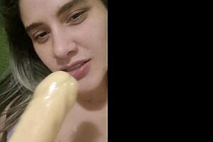 a vontade dessa putinha novinha era dar o cuzinho para uma rola de verdade