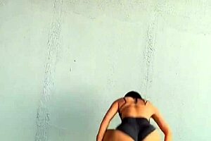 Check out mabio rodrigues twerking that big ass in slow motion 😍