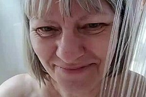 Housewife's Steamy Shower Selfie Teases