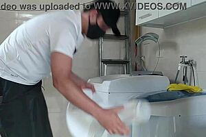 curvy milf dona de casa seduces the technician with her shaved wet pussy