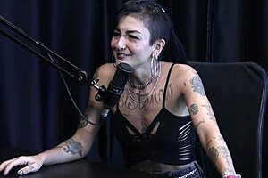 Prefere dominar tem vontade de um gang bang com oito gosta de pau grande e o vídeo que fez com o mário - caroleta roots watch on sheer red