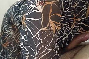 Indian Desi Bhabhi Performs Intense Blowjob And Face Fucking With Cumshot