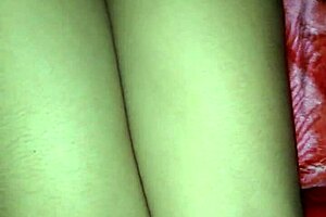 Indian Mommy Licks Pussy Outdoors!