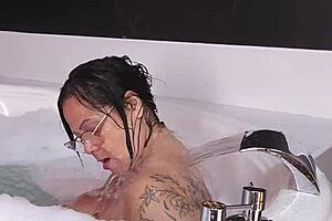 i did golden shower to bbw latin milf in taboo lingerie and leggings scene