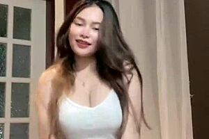 Titstoker Girl Shows Off Her Big Tits!