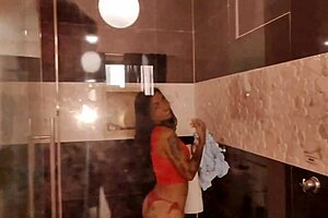 Behind the scenes of hot stepdaughter Nick Niquita giving ass to big-dicked stepfather Vagninho.