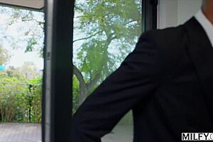 Milfy Phoenix craves that BBC! 😏