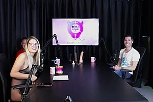 Blonde feels heat, strips in swing house after guest's liberating words