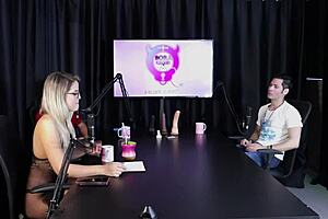 Blonde feels heat, strips in swing house after guest's liberating words