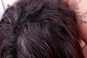 maestra caliente chupandosela a alumno de la facultad 😘