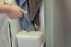 Stepmom helped her son jerk off and cum on her big tits in the bath, I couldn't resist touching her nipples.