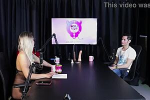 Blonde feels heat, strips in swing house after guest's liberating words