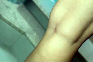 meu brinquinho no cuzinho doida por um pau, ela se masturba sozinha