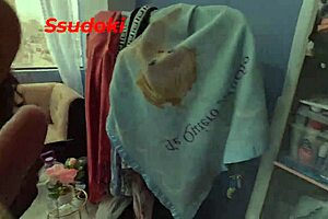 Mi mejor amiga queria ganar algo de dinero extra decidi ayudarla contratandola como mi putita personal la muy perra tenia lista la tanga asi que solo quedo aprovecharla apretaba como virgen