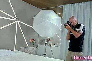 curvy tgirl julia alves seduces photographer