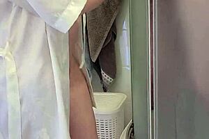 Stepmom helped her son jerk off and cum on her big tits in the bath, I couldn't resist touching her nipples.