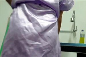 estava preparando o café, ele me surpreendeu com blowjob