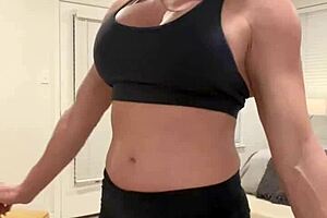 Detailed Showcase Of Muscle Flexing For Fitness Enthusiasts