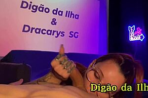 Dracarys mamando provocando e sentando com força.