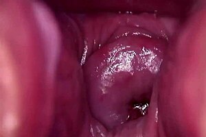 Slut's breedable pussy squirts in sex