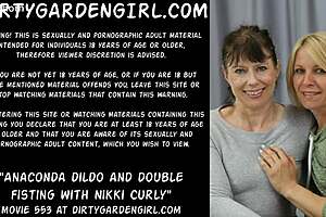 i use anaconda dildo and double fist nikki curly