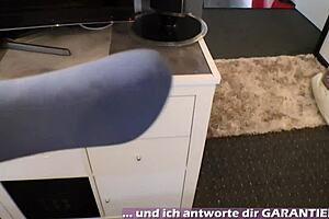 deutsche junge findet dildo bei eltern und masturbiert zum ersten mal