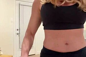 Detailed Showcase Of Muscle Flexing For Fitness Enthusiasts