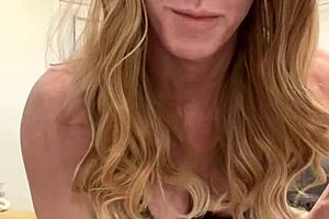 Detailed Showcase Of Muscle Flexing For Fitness Enthusiasts