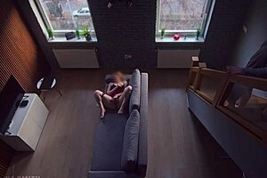 Ertappad med att onanera på studenthemmet, fortsätt titta!