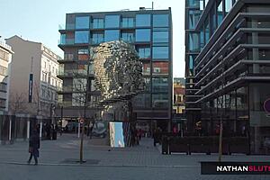 大鸡巴摧毁性感学生辛迪·夏恩的逼。4K预告带肛交。