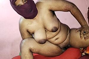 Fuck that deshi bhabhi hard, indian style hot pussy!