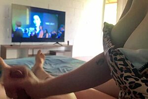 No Puedo Concentrarme En La Película Viendo A Mi Hermanastra Con Su Sexy Bikini En La Casa De Playa!