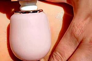 I Finger My Bald Cunt