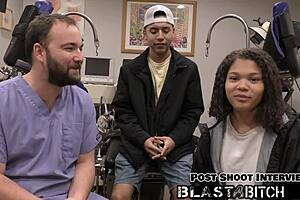 看米歇尔·安德森戴乳胶手套激情内射