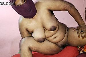 Fuck that deshi bhabhi hard, indian style hot pussy!