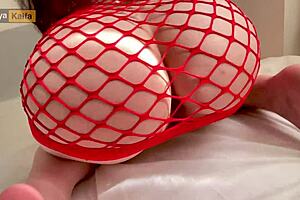 大屁股继母试新裙子征求我的意见