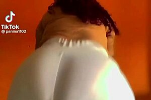 Hot big-ass woman in leggings